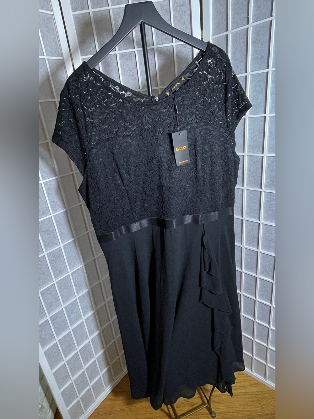 Elegant Black Lace, Stretchy Bodice w/Satin Trim, Formal/Occasion Dress NWT